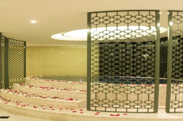 xong-hoi-jacuzzi-tai-vinpeal-ha-long