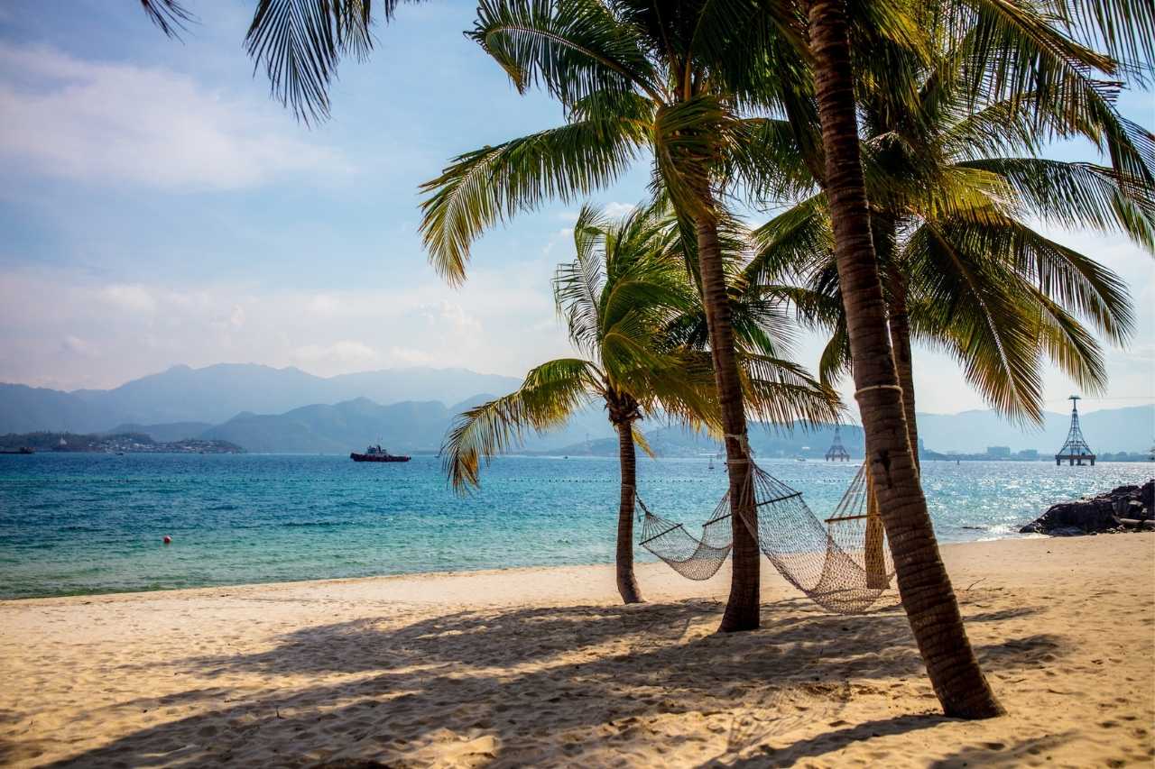 hoàng hôn trên bãi biển vinpearl nha trang