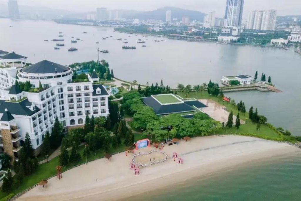 Bãi tắm đảo rều - vinpearl hạ long