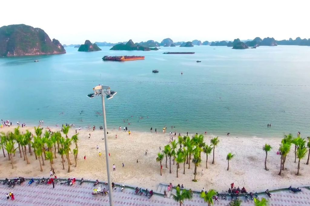 Bãi tắm hòn gai hạ long