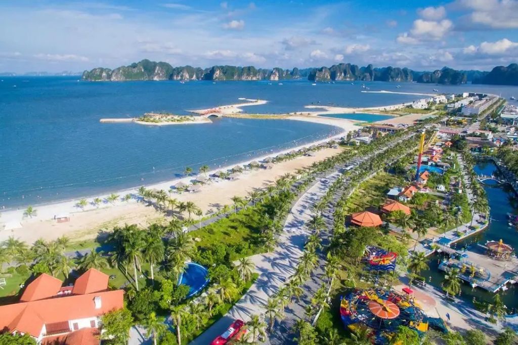Bãi tắm tuần châu ha long
