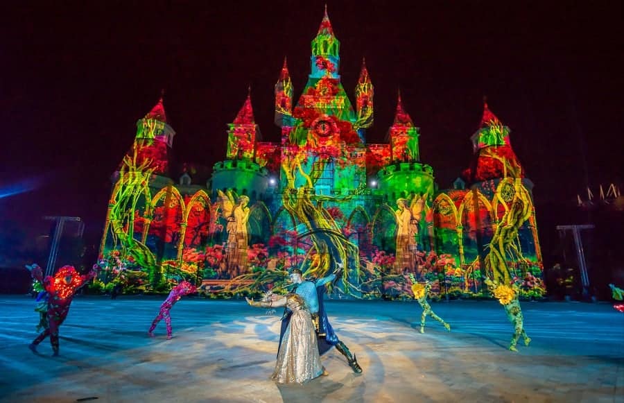 Trình diễn ánh sáng nghệ thuật tại Fairy Land VinWonders Nha Trang