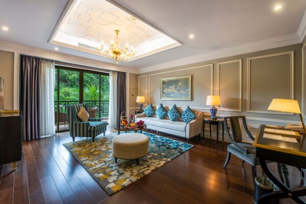 Grand Junior Suite King Hill View Vinpearl Resort Nha Trang (01)