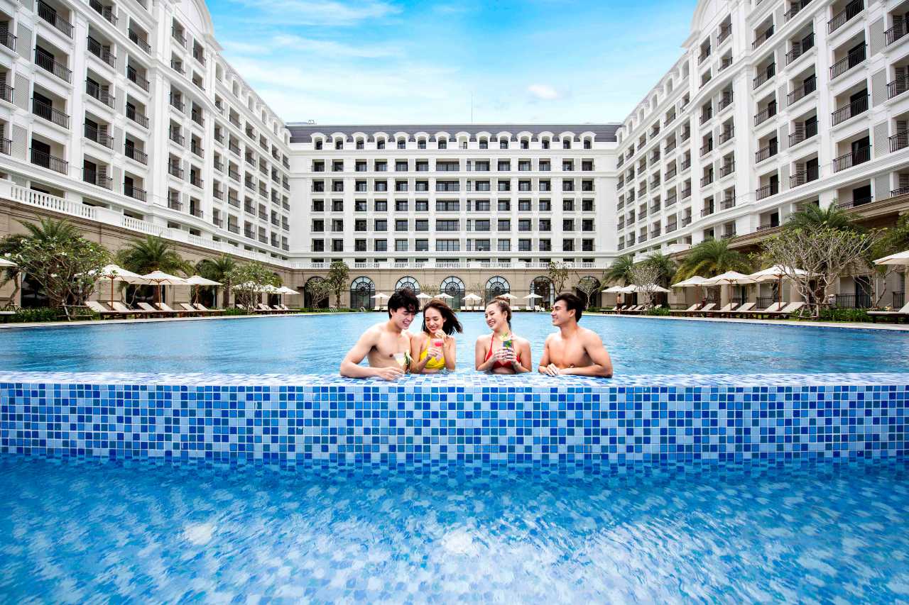 check-in hồ bơi vô cực Vinpearl Phú Quốc