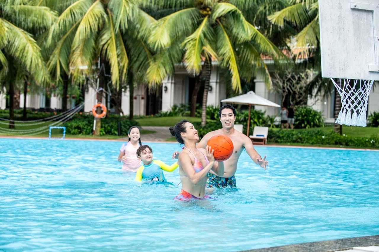 bể bơi ngoài trời Vinpearl Resort & Spa Phú Quốc