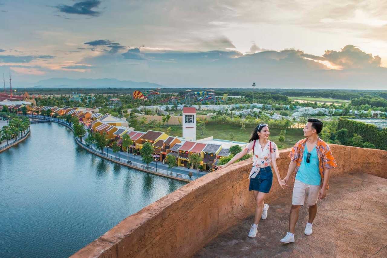 check-in cặp đôi tại Vinpearl Nam Hội An