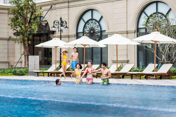 Vinholidays Fiesta Phú Quốc Hotel - Hồ bơi (2)