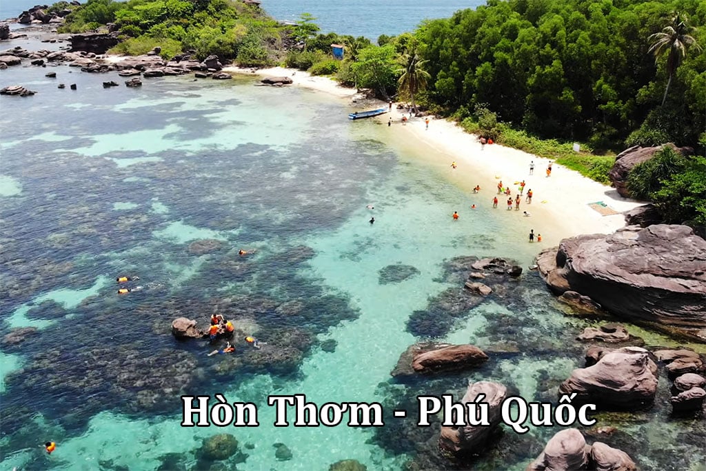 Bãi tắm trên đảo Hòn Thơm - Phú Quốc