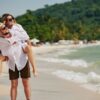 cap doi tren bai bien vinpearl nha trang