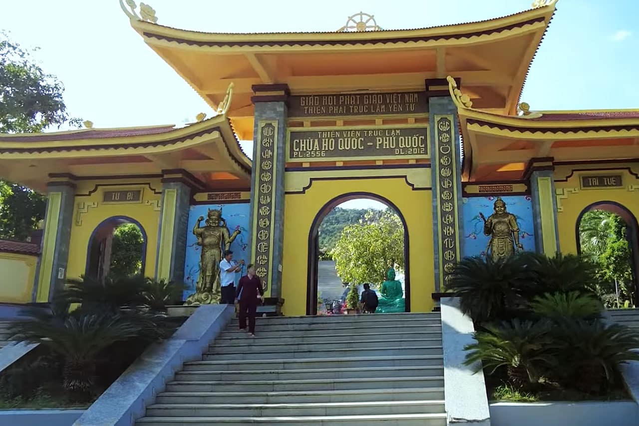 chua ho quoc dia diem du lich tam linh dac biet tai phu quoc