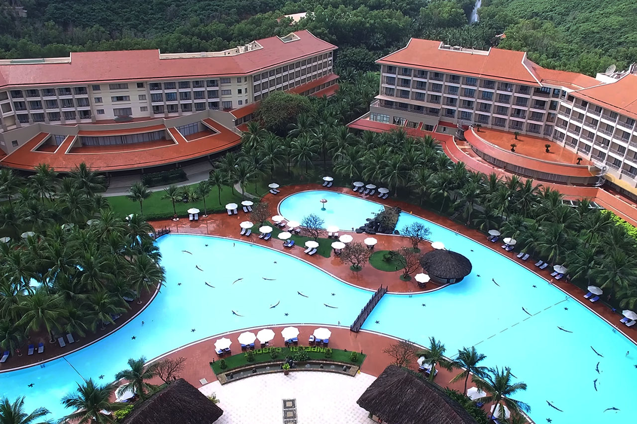 Hồ bơi tại Vinpearl Nha Trang Resort