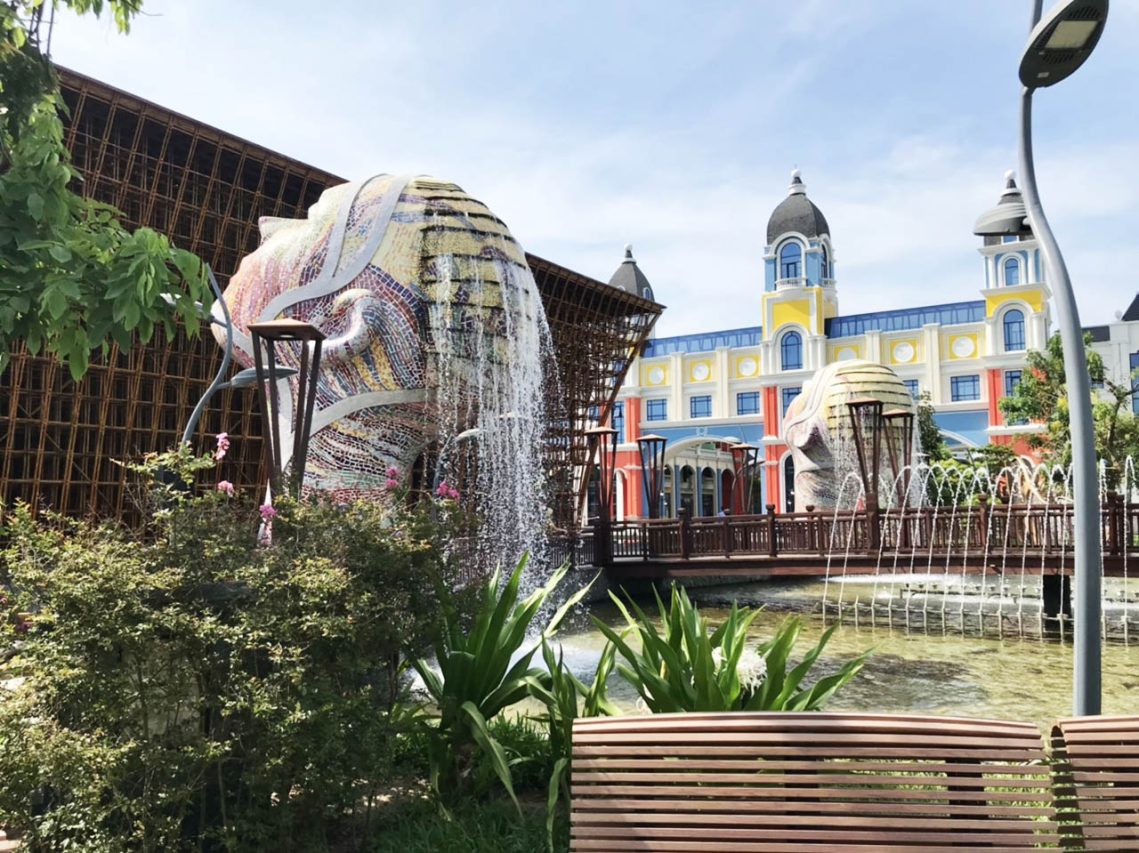 tac pham mai toc nuoc urban park grand world phu quoc