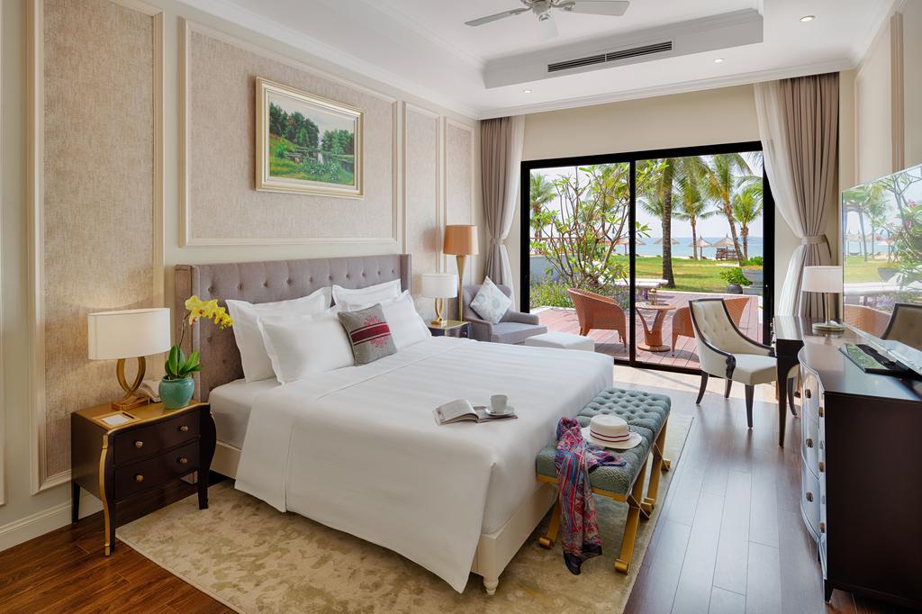 Villa 3 phòng ngủ Vinpearl Phú Quốc với phòng ngủ view thẳng ra biển