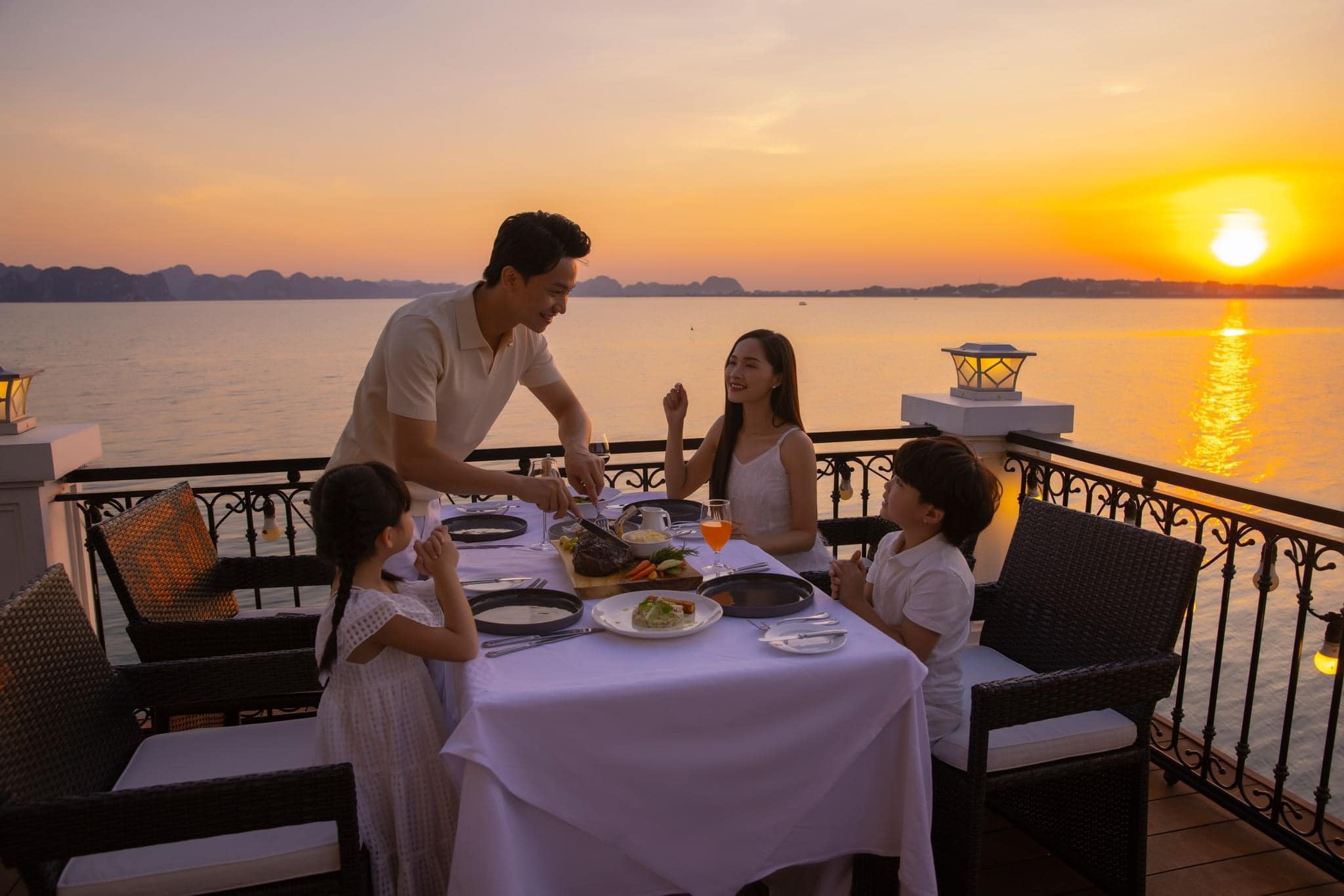 nhà hàng Vinpearl hạ Long